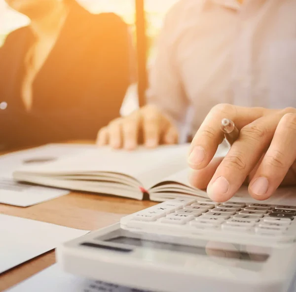 Lynnette Barron providing professional bookkeeping and payroll services for Albuquerque small businesses.